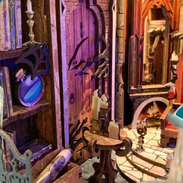 Twilight Castle Book Nook Miniature Dollhouse_Description_2