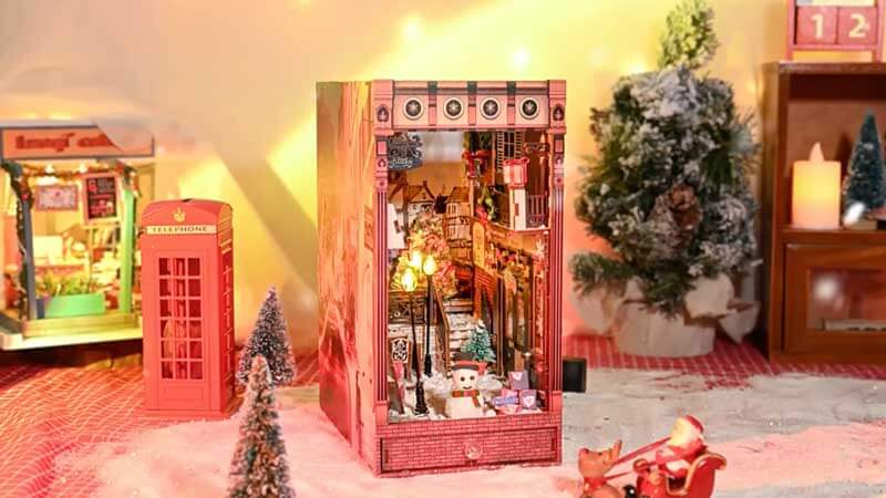Christmas Crazy Night Book Nook Miniature Dollhouse_Description_1