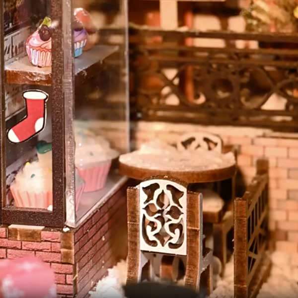 Christmas Crazy Night Book Nook Miniature Dollhouse_Description_8