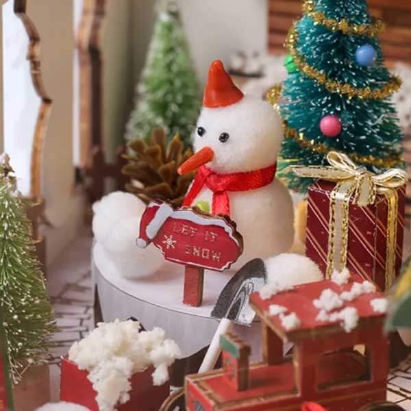 Santa Claus' Room Book Nook Miniature Dollhouse_Description_4