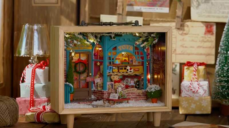 Christmas Shop Wooden Box Miniature Dollhouse_Description_2