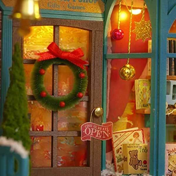 Christmas Shop Wooden Box Miniature Dollhouse_Description_4