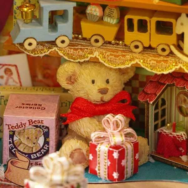 Christmas Shop Wooden Box Miniature Dollhouse_Description_5