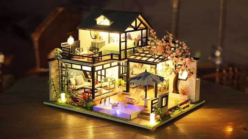 Carolines Vintage Courtyard DIY Miniature Dollhouse_Description_1