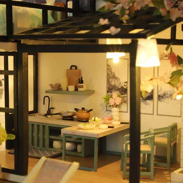 Caroline's Vintage Courtyard DIY Miniature Dollhouse_Description_4