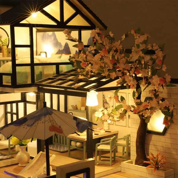 Caroline's Vintage Courtyard DIY Miniature Dollhouse_Description_5