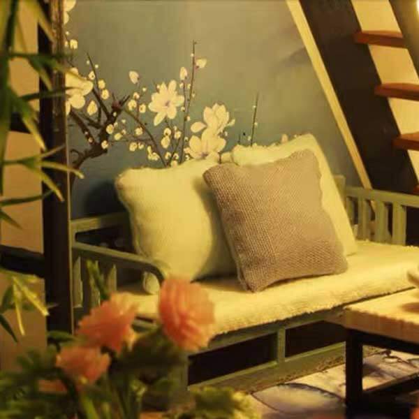 Caroline's Vintage Courtyard DIY Miniature Dollhouse_Description_8