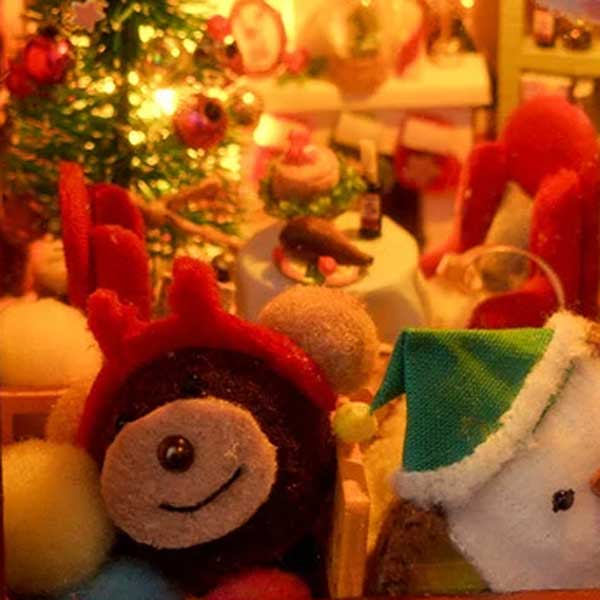 Christmas Claw Crane Theme DIY Miniature Dollhouse_Description_6