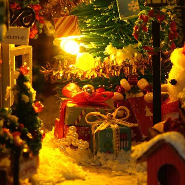 Christmas Gift Theme Book Nook Miniature Dollhouse_Description_4