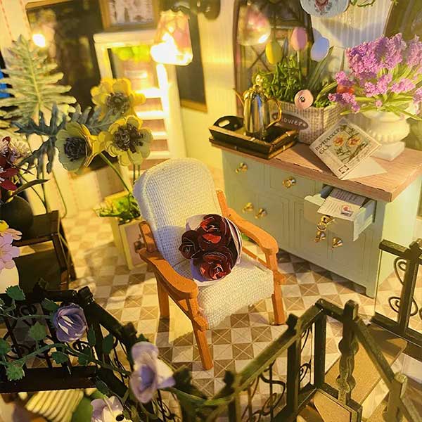 Darcys Flower House DIY Miniature Dollhouse_Description_3