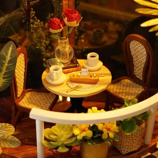 Garden Cafe DIY Miniature Dollhouse_Description_3