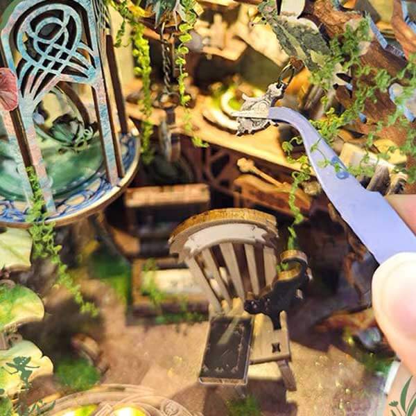 Green Fairyland Book Nook Miniature Dollhouse_Description_3