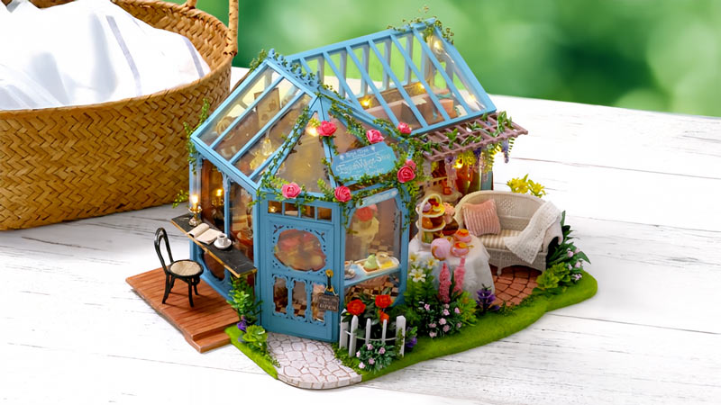 Rose Garden DIY Miniature Dollhouse_Description_1