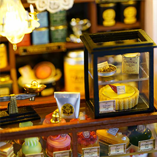 Rose Garden DIY Miniature Dollhouse_Description_5