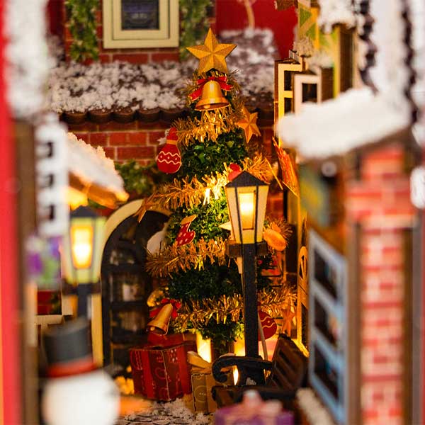 Winter of Christmas Book Nook Miniature Dollhouse_Description_3
