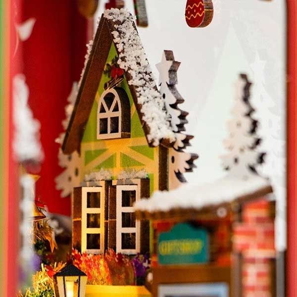 Winter of Christmas Book Nook Miniature Dollhouse_Description_5