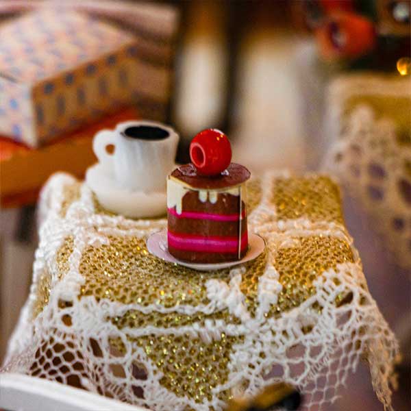 Coffee Shop DIY Miniature Dollhouse_Description_5