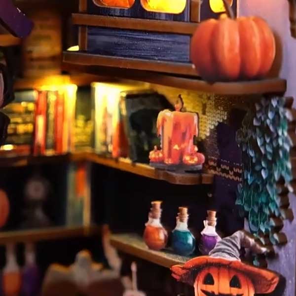 Magical Night At The Castle Book Nook Miniature Dollhouse_Description_6