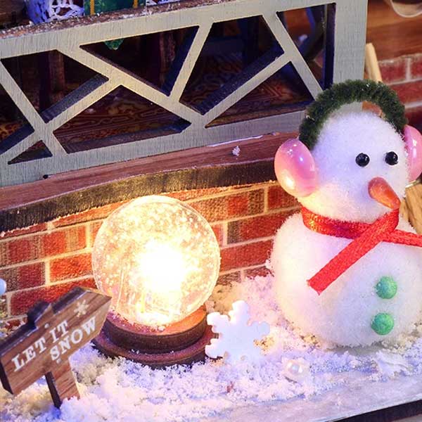 Warm Christmas Lodge DIY Miniature Dollhouse_Description_4