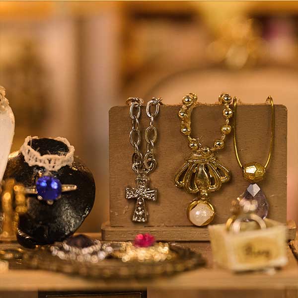 Vitrine's Tale DIY Miniature Dollhouse_Description_4