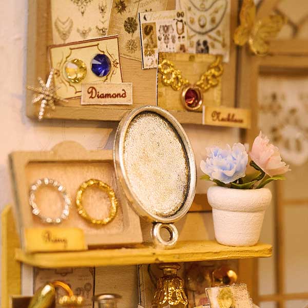 Vitrine's Tale DIY Miniature Dollhouse_Description_5