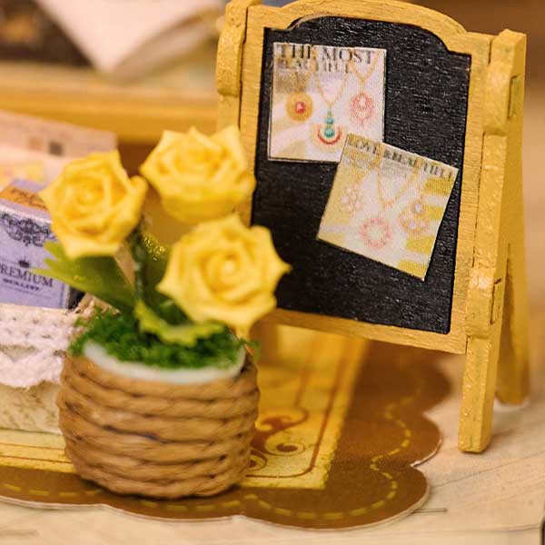 Vitrine's Tale DIY Miniature Dollhouse_Description_7