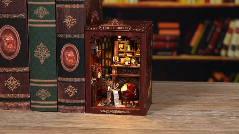 Twilight Library Book Nook Miniature Dollhouse_Description_1